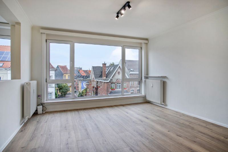 LICHTRIJK GERENOVEERD APPARTEMENT MET 3 SLAAPKAMERS IN CENTRUM GENT foto 2