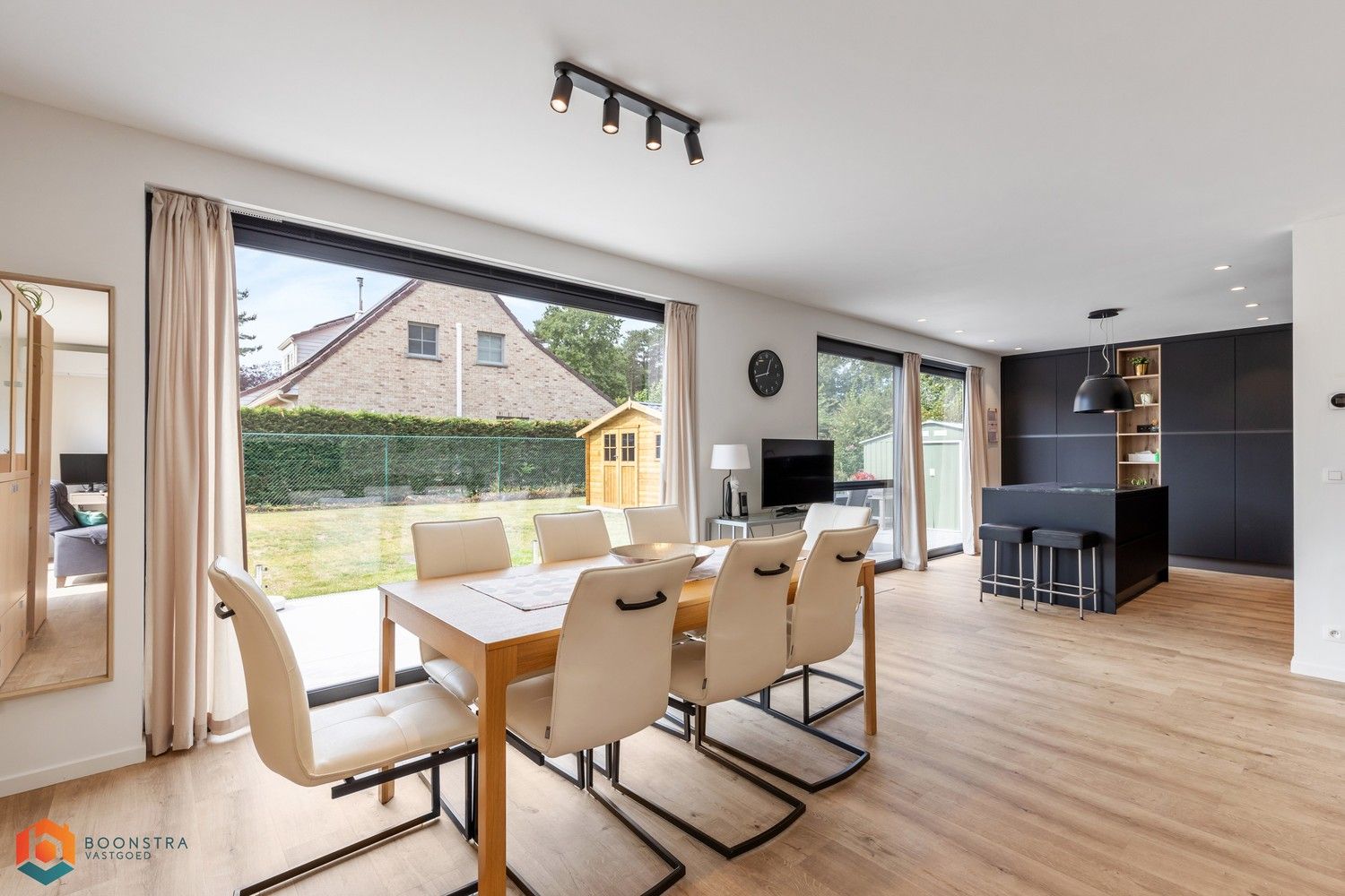 Energiezuinige laagbouw met 3 slpkrs en leuke tuin in Grasheide foto 4