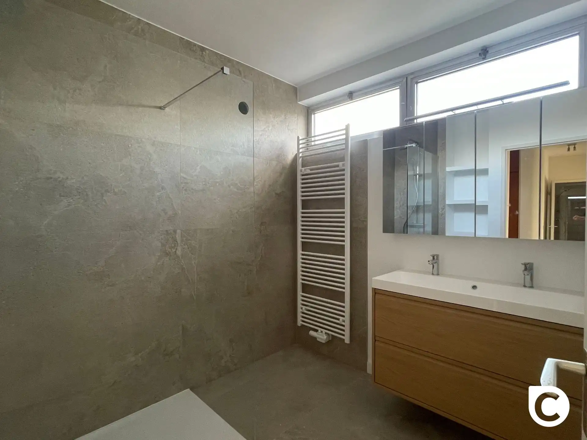 Gerenoveerd appartement met 3 slaapkamers foto 5