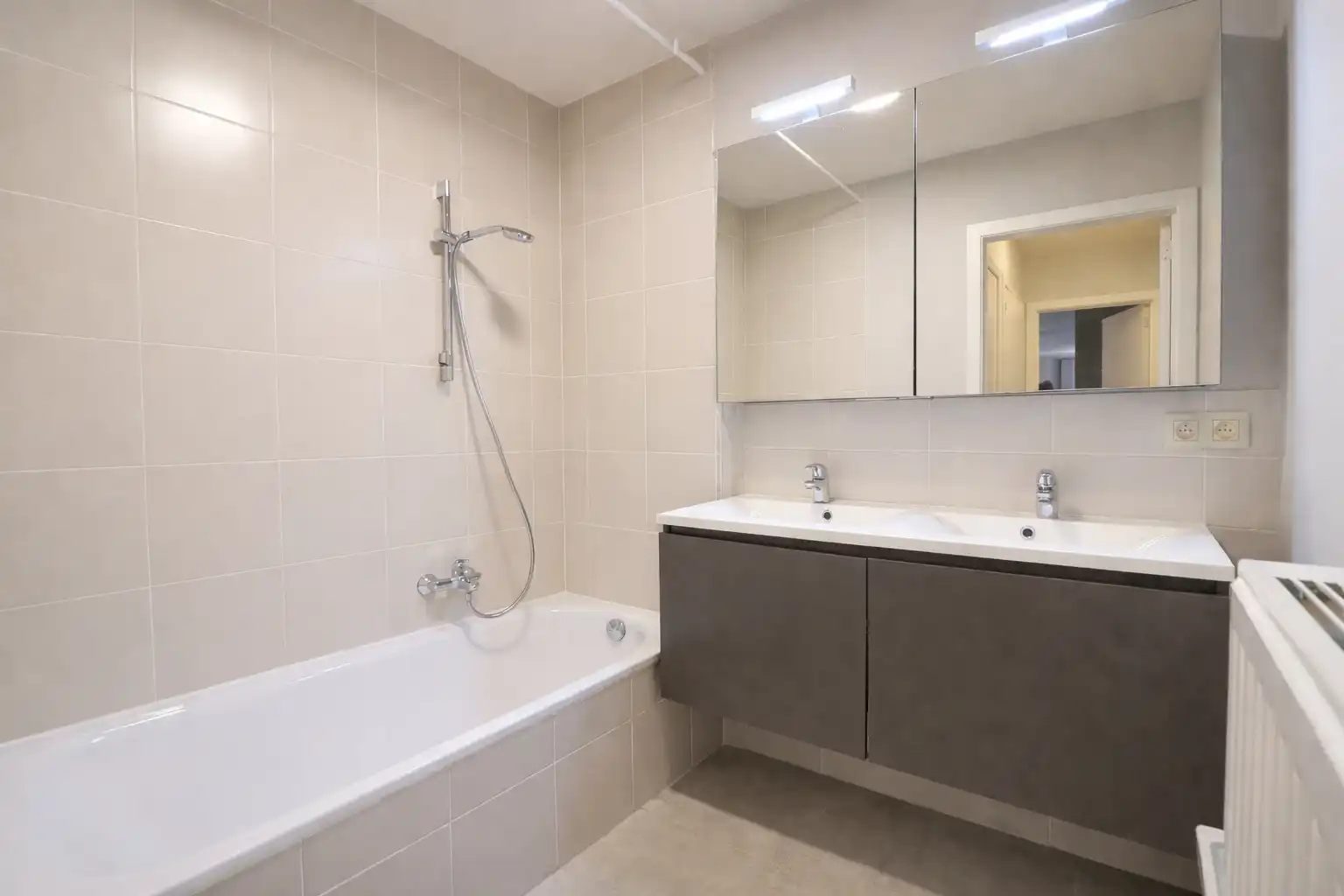 Recent hoekappartement met 2 slaapkamers en open zicht op het Casinoplein. foto 4