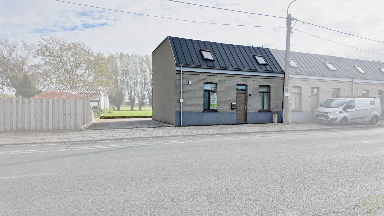 Charmant gerenoveerde woning gelegen te Adegem! foto {{pictureIndex}}