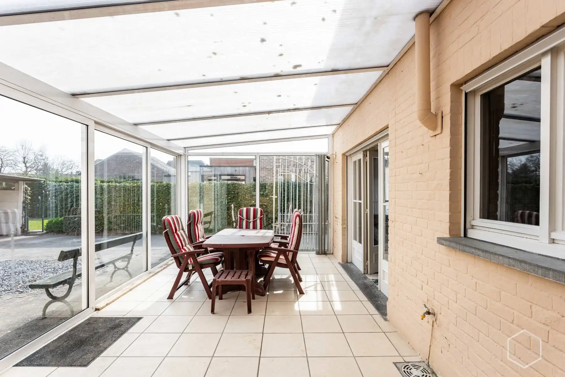 Te renoveren open bebouwing op 12a 59ca met garage van 290m² foto 10