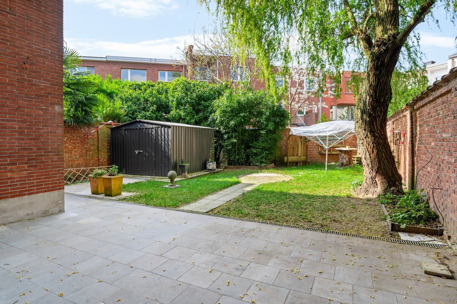 Gelijkvloers appartement met 2 ruime slaapkamers en tuin! foto 2