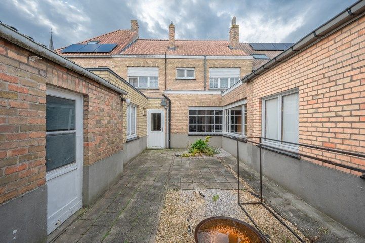 Hoofdfoto van de publicatie: DOE EEN BOD!! Ruim pand met opslagplaats en garage te Sijsele