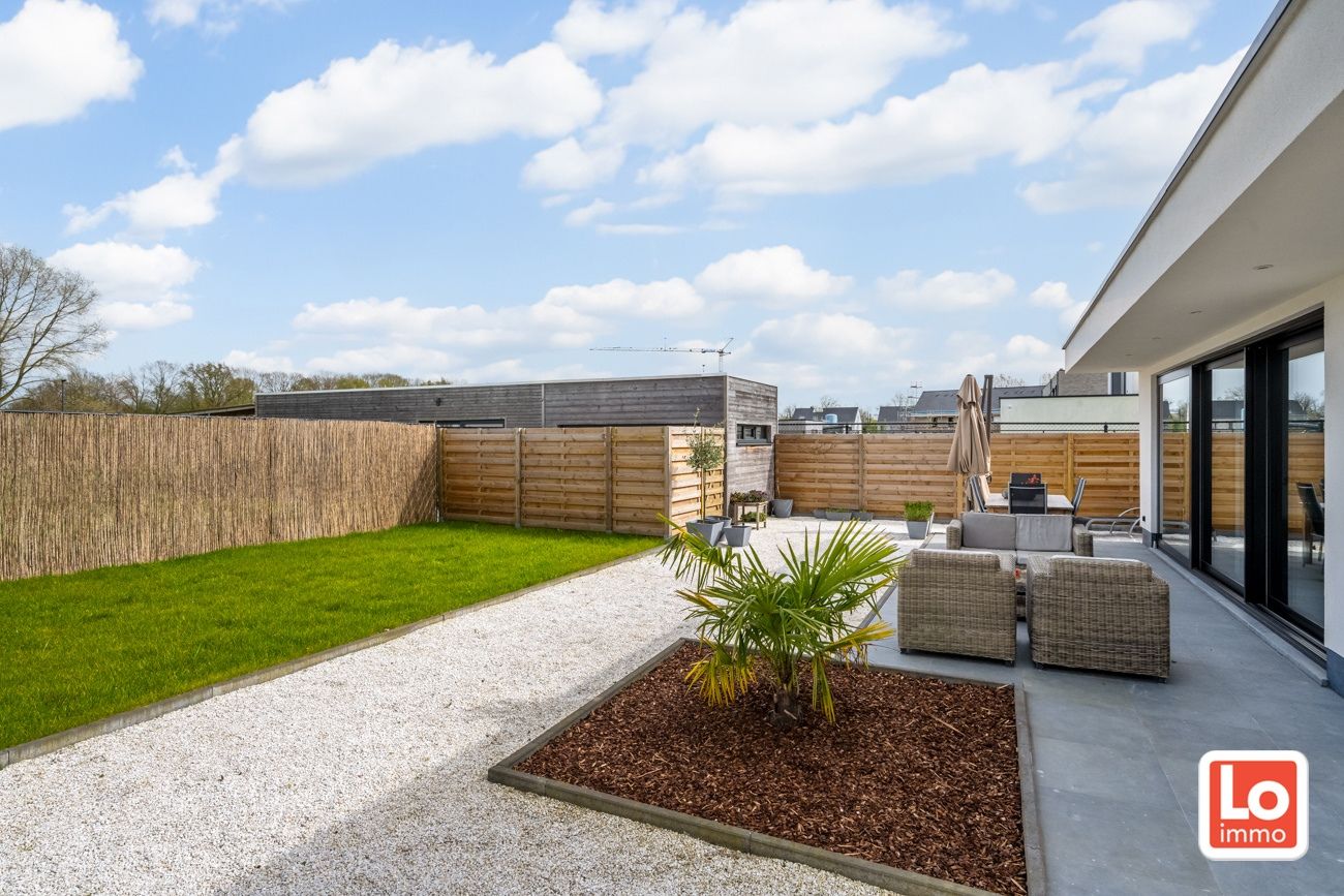 Instapklare recente woning met carport en bijgebouw op een rustige en toch heel centrale locatie op de grens Oostakker, Destelbergen en Lochristi. foto 10