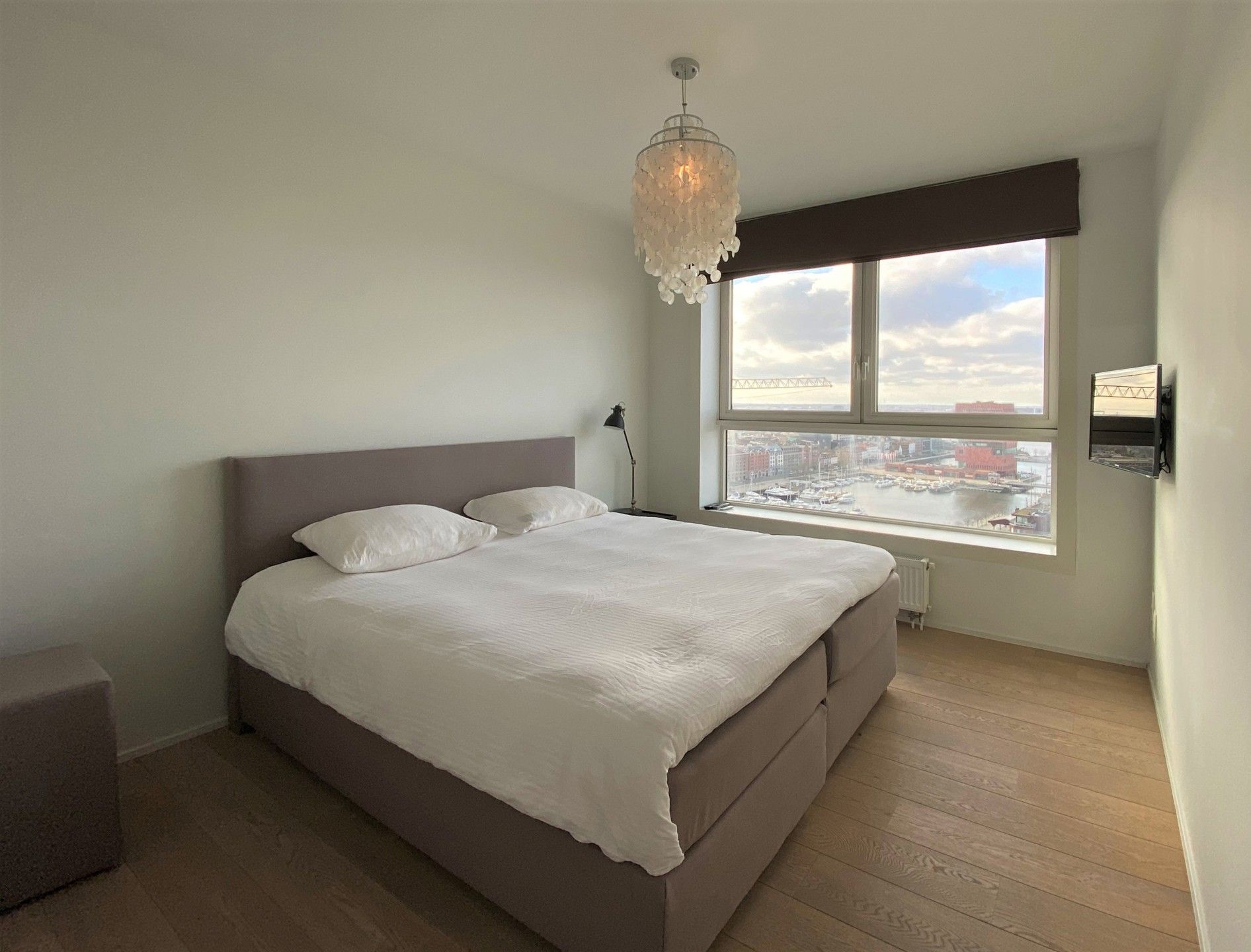 panoramisch wonen in 'London Tower' met zicht over Eilandje foto 10