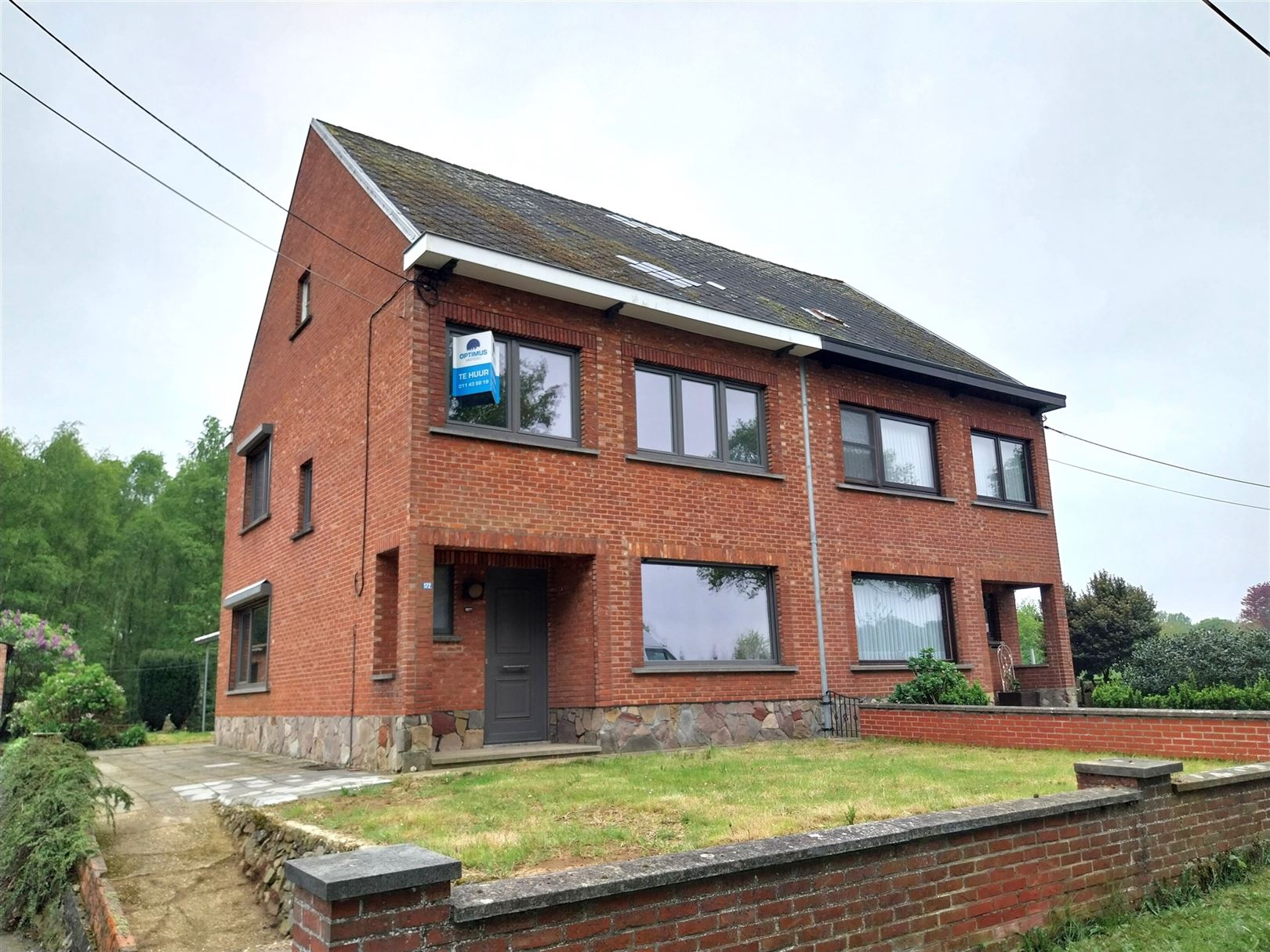 TE HUUR: gerenoveerde woning met 3 slaapkamers te Paal! foto {{pictureIndex}}