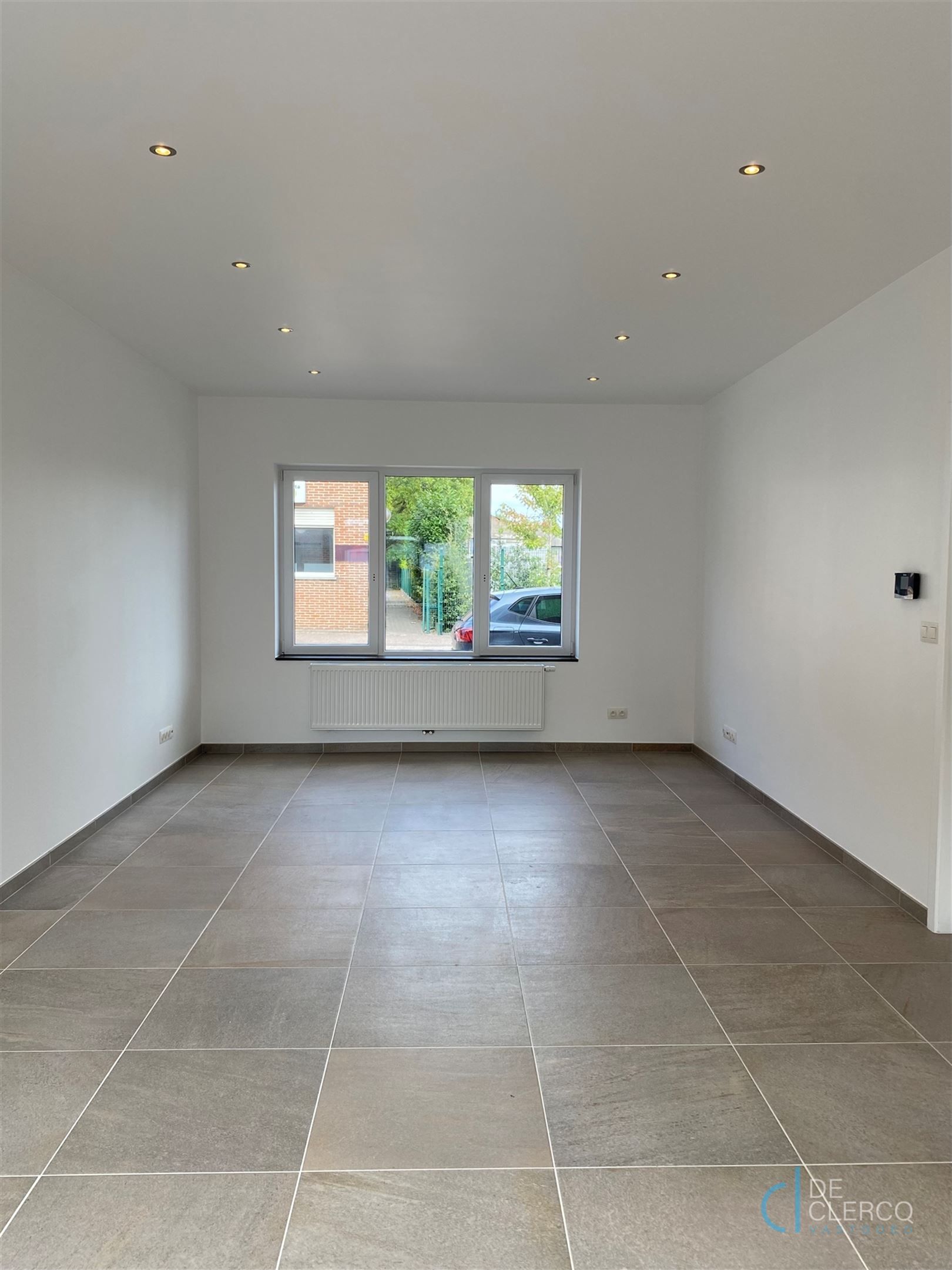 Modern gerenoveerde woning met tuin én garage in Lochristi!  foto 2