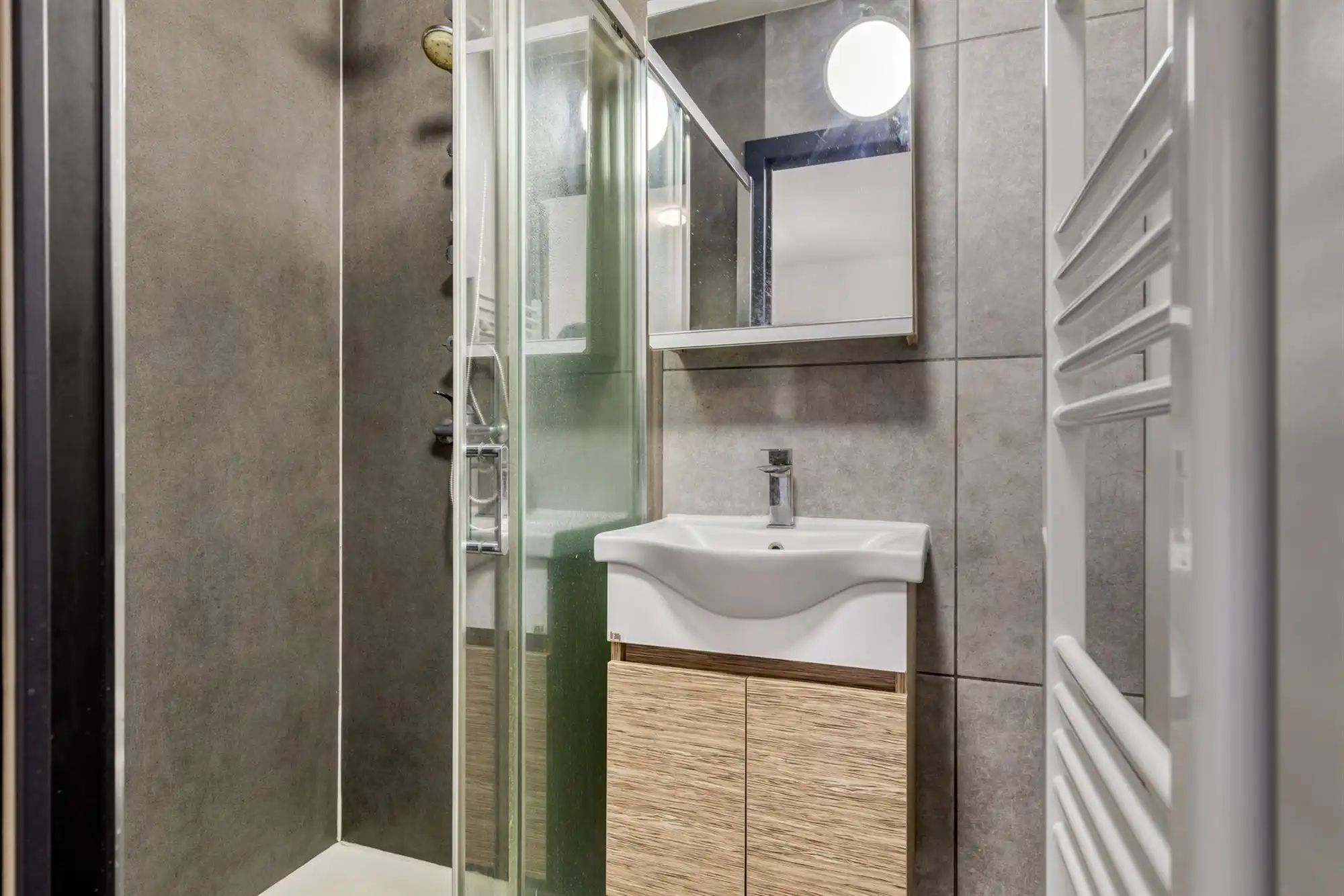 Ruime kangoeroe woning met 5 slk + 2 badk + terras in Lier foto 9