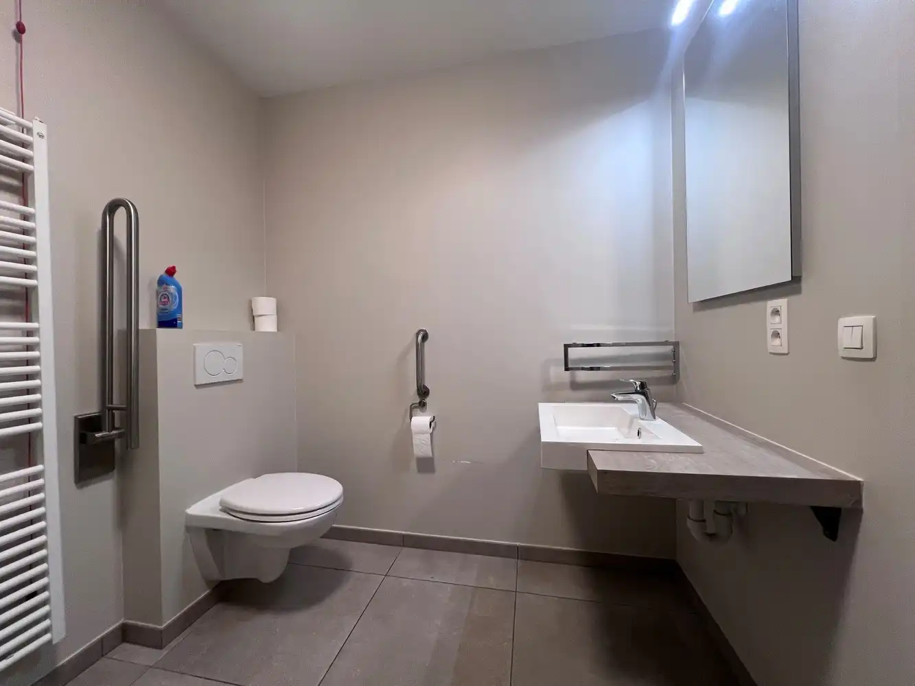 Instapklaar appartement/serviceflat met groot terras en gemeenschappelijke ontmoetingsruimte foto 8