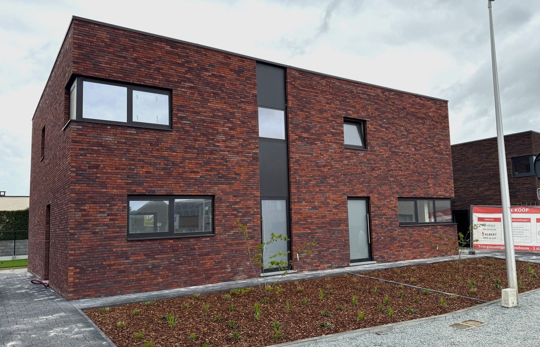 Nieuwbouwwoning met 3 slaapkamers op een toplocatie foto {{pictureIndex}}