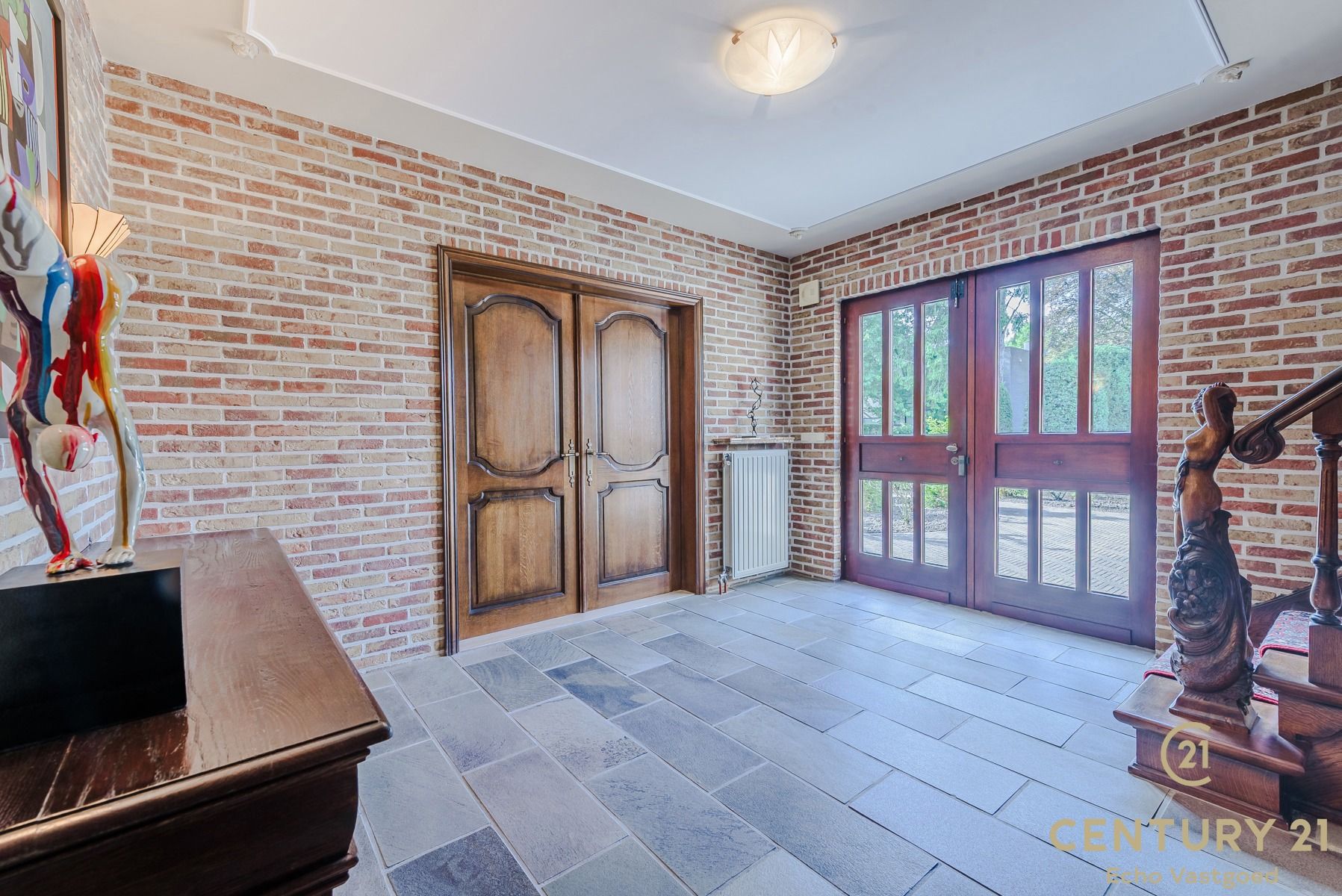 Vrijstaande, ruime instapklare villa met zwembad foto 3