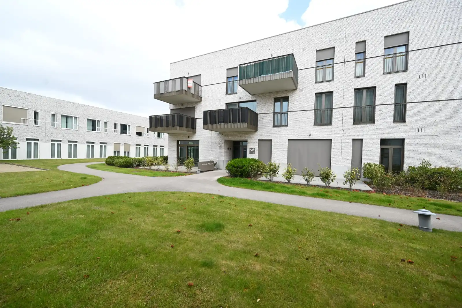 Appartement op een prachtige locatie te Ardooie! foto {{pictureIndex}}