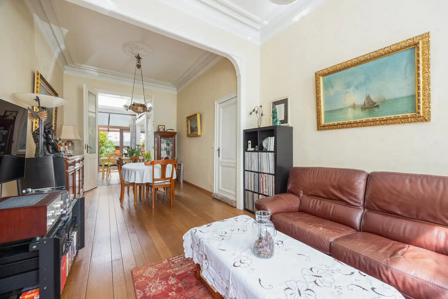 Karaktervolle, instapklare herenwoning met heerlijke stadstuin op toplocatie te Antwerpen-Zuid foto 8