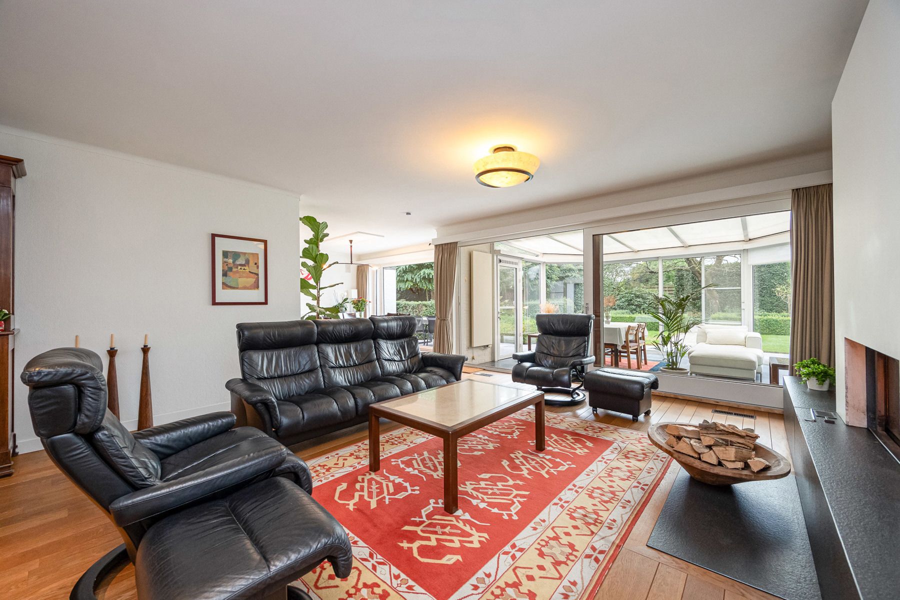 Een laagbouwwoning met 3 slaapkamers op een perceel van 880m². foto 3