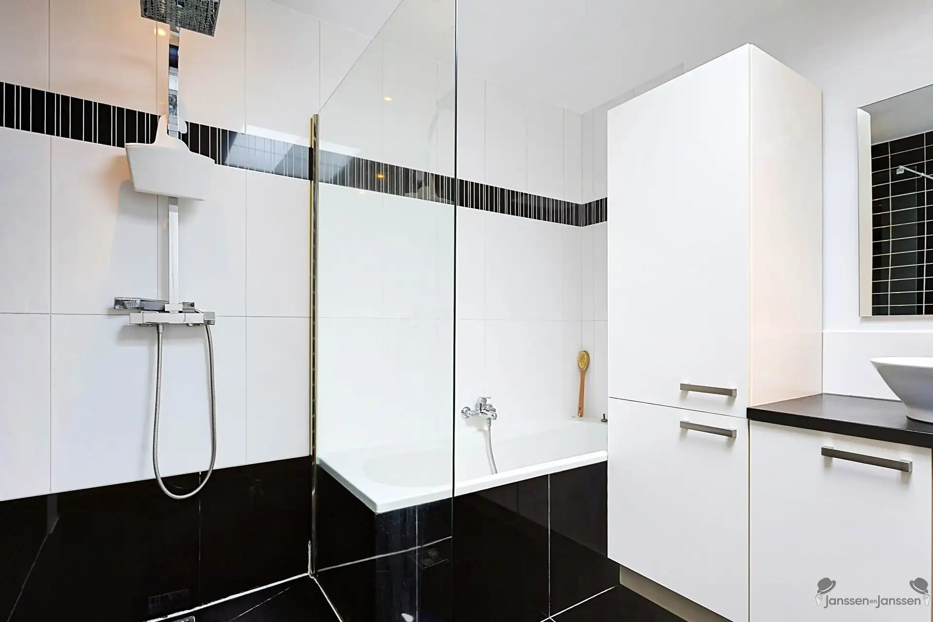 Opbrengsteigendom met ruime duplexappartement (144m²) en handelsgelijkvloers foto 27