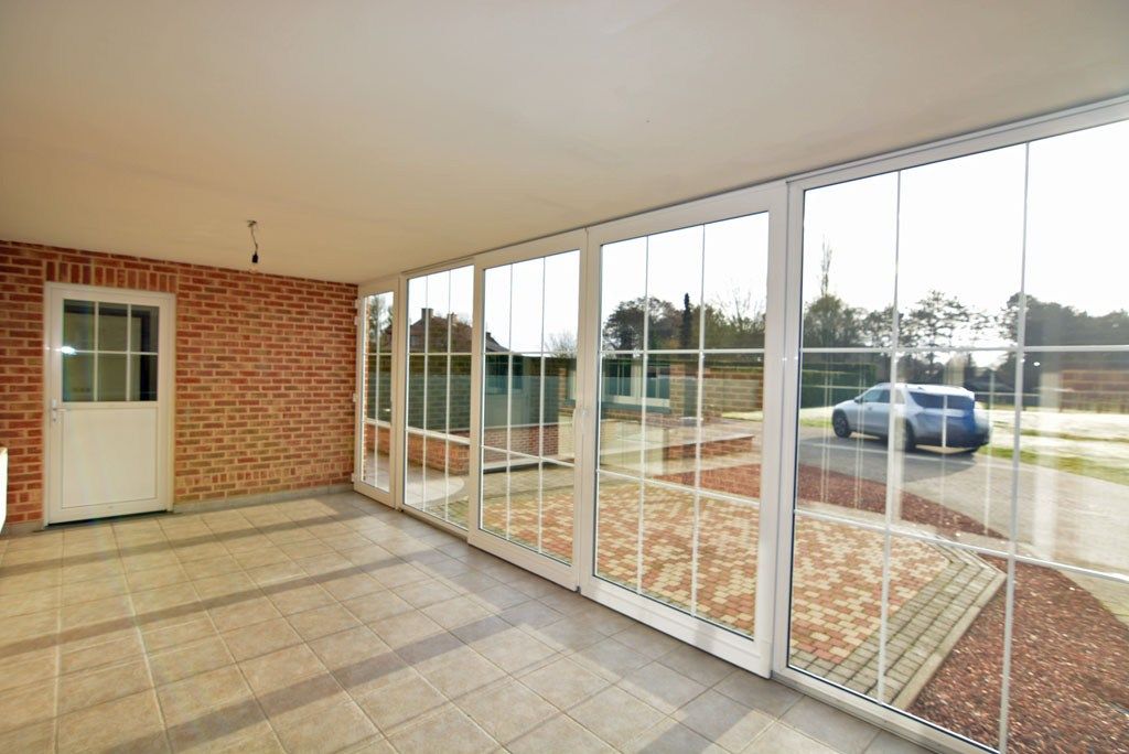 Vrijstaande woning met 4 slpks. en 2 bdks. op een perceel van 12a38ca. foto 13