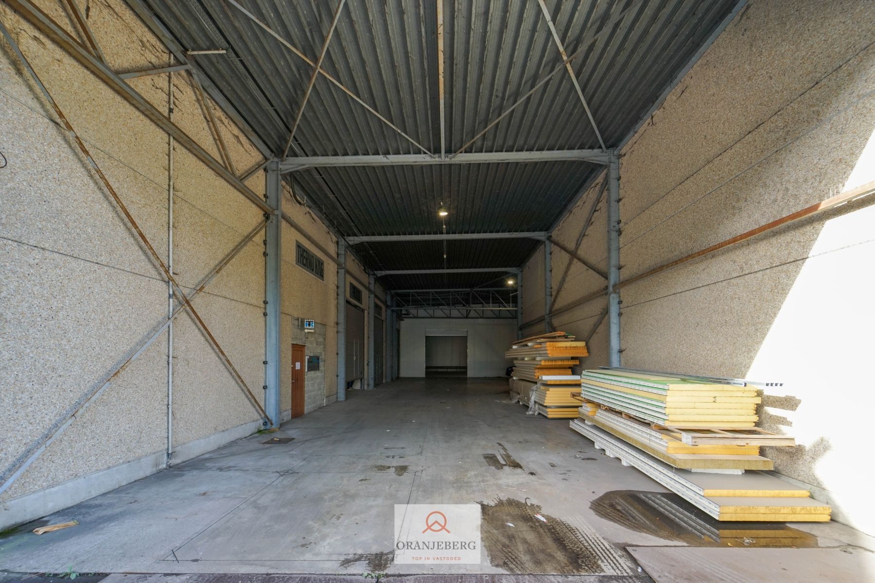 Groot magazijn (221m²) Te Huur met hoge bereikbaarheid vlakbij R4 foto 11