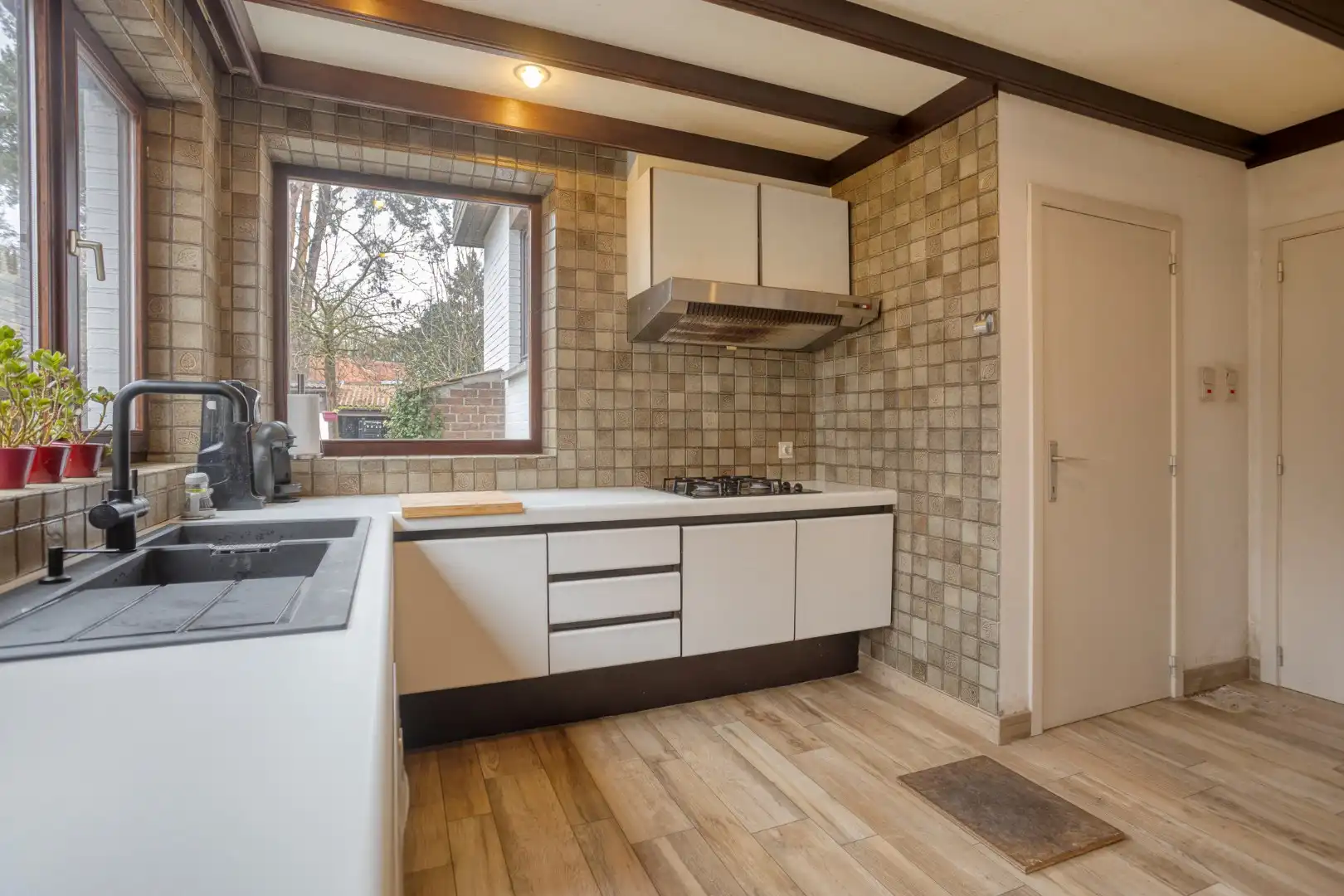 Instapklare charmante woning met 4 slpks, gelegen op een perceel van 438m² !  foto 5