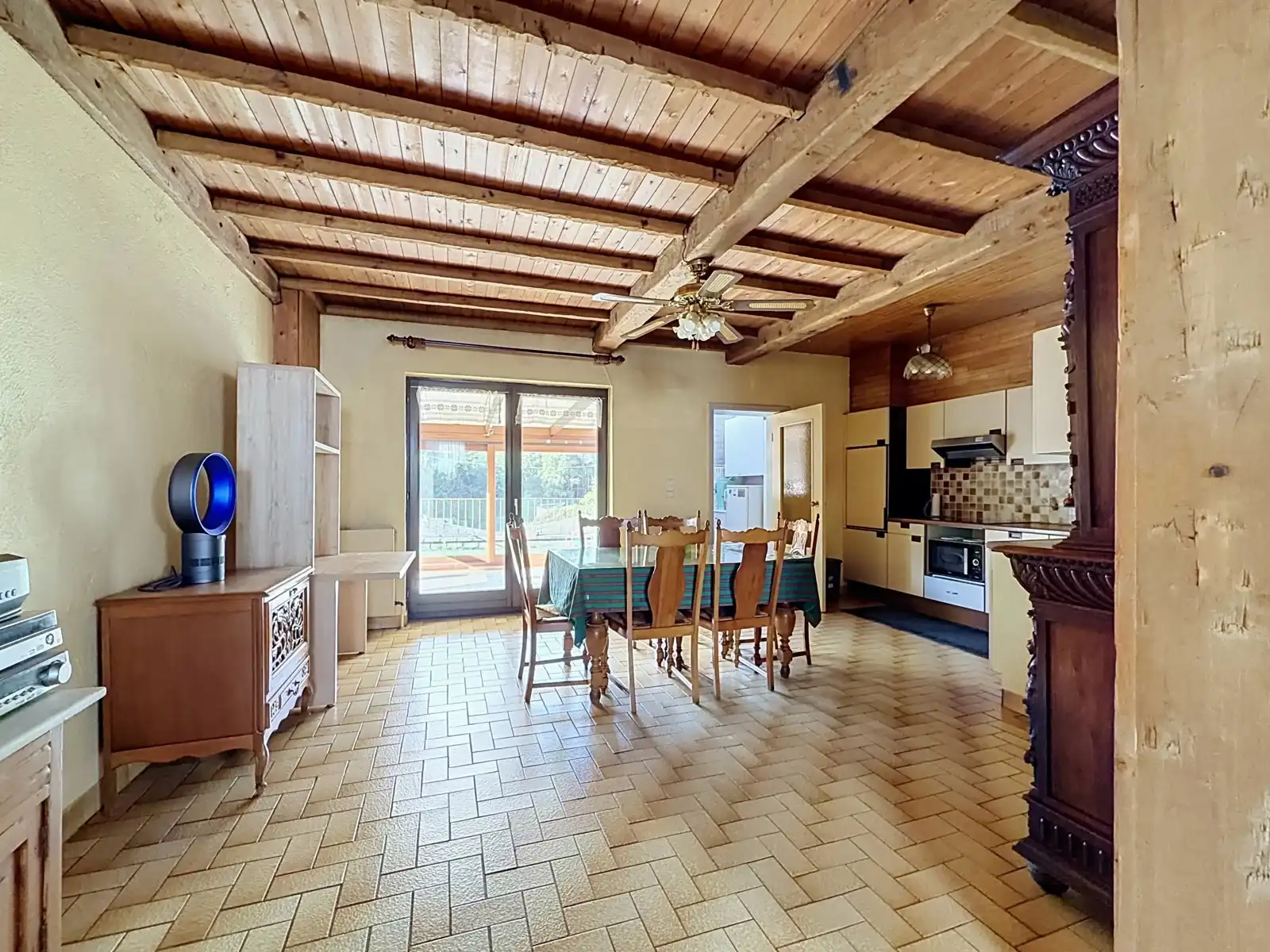 Ruime woning met 2 SLPK, Garage én Werkplaats/Magazijn! foto 4