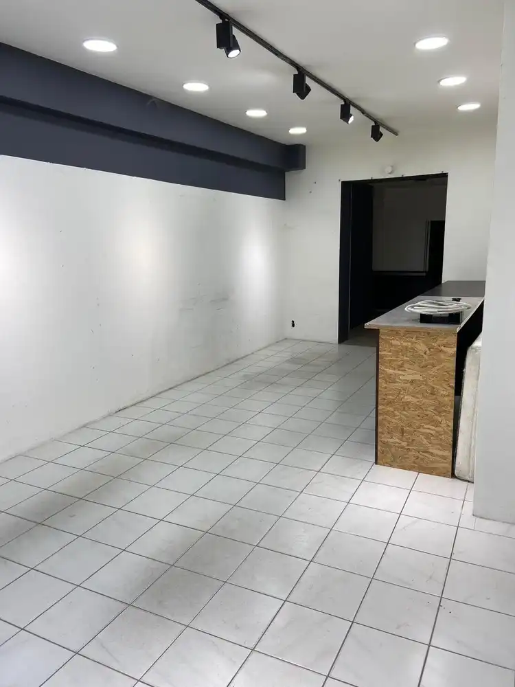 Gebouw met gemengd gebruik, handelspand + woonst, ideaal gelegen foto 3