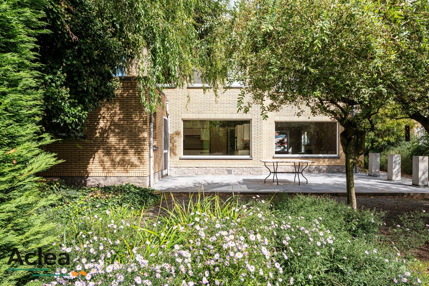 Ruime halfopen bebouwing met 5 slpks op strategische locatie in Zomergem foto 2