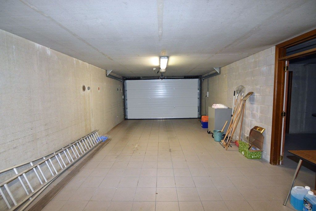 Vrijstaande woning met 4 slpks. en 2 bdks. op een perceel van 12a38ca. foto 35