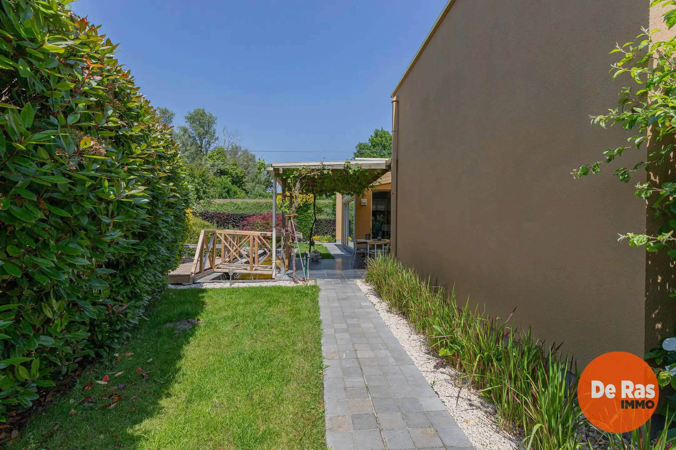 WETTEREN - Open bebouwing in rustige straat met leuke tuin foto 22