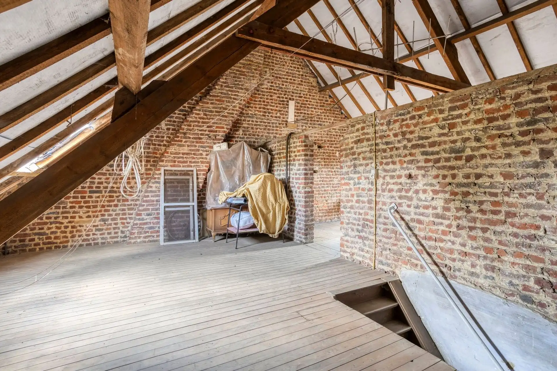 CENTRUM DWORP : groot atelier (+/-220m²) + woning op een perceel van 10are   foto 22