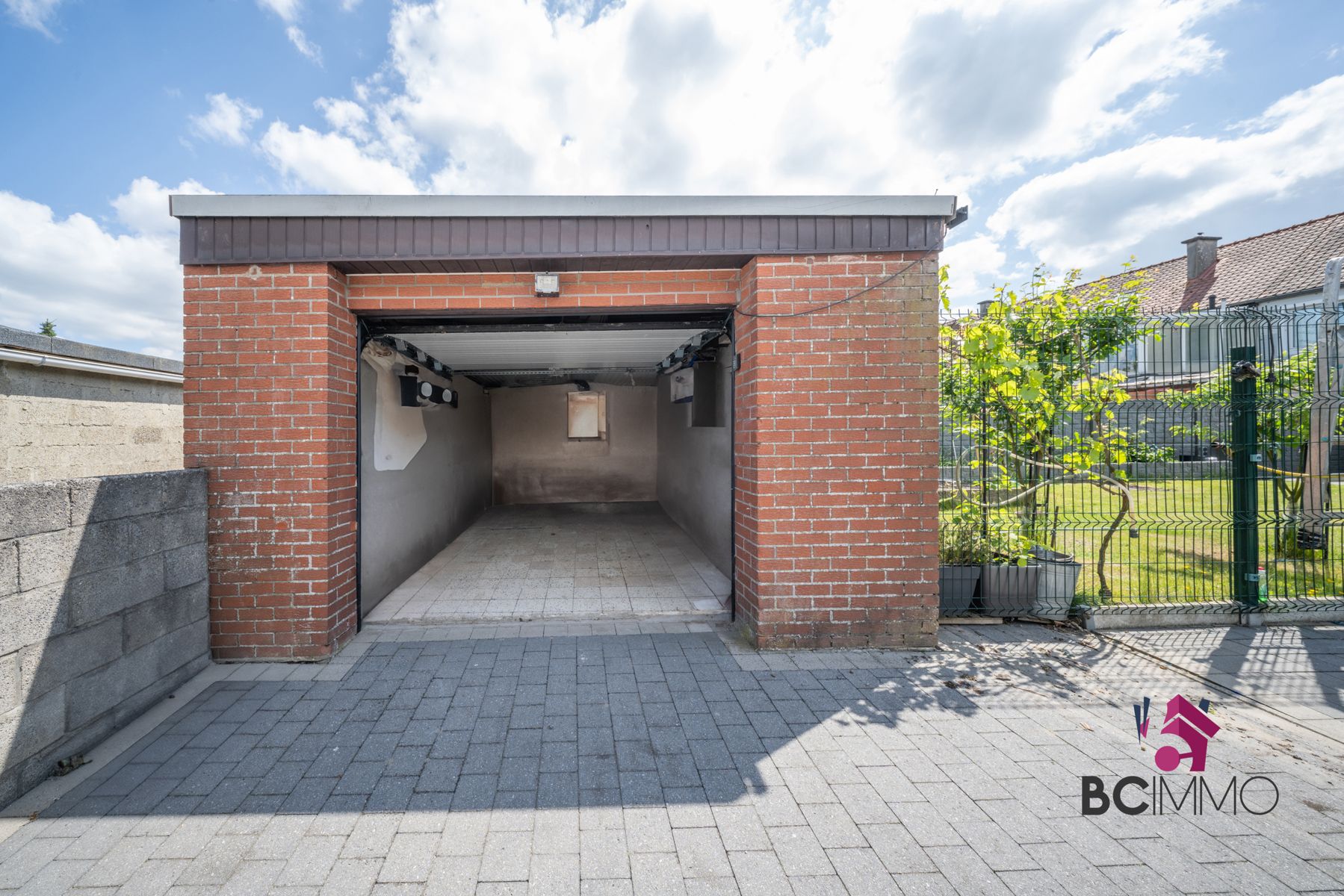 Instapklare halfopen woning met een mooie veranda in een rustige buurt foto 5