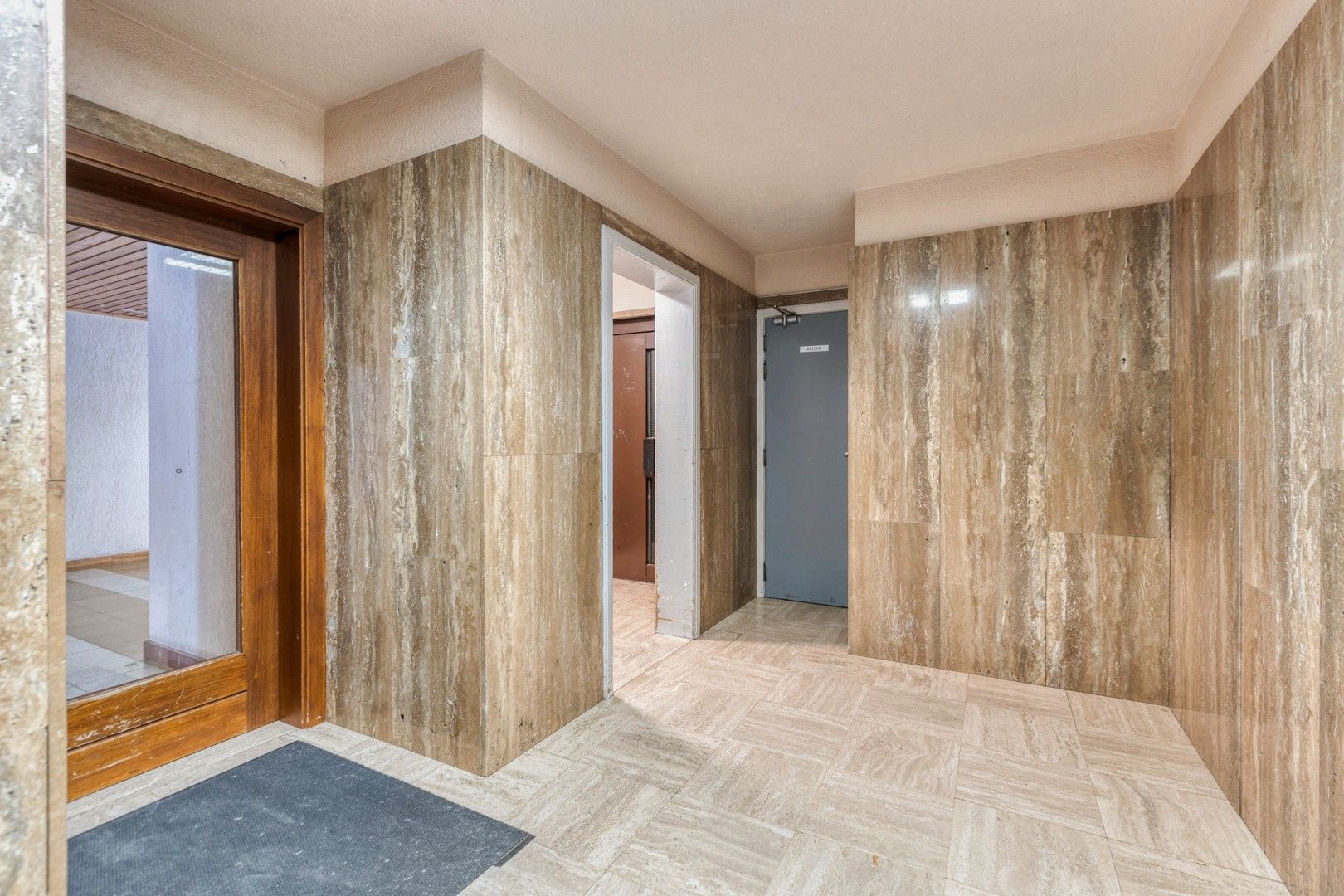 Dieplaan   43  Bus  54   3600  Genk foto 7