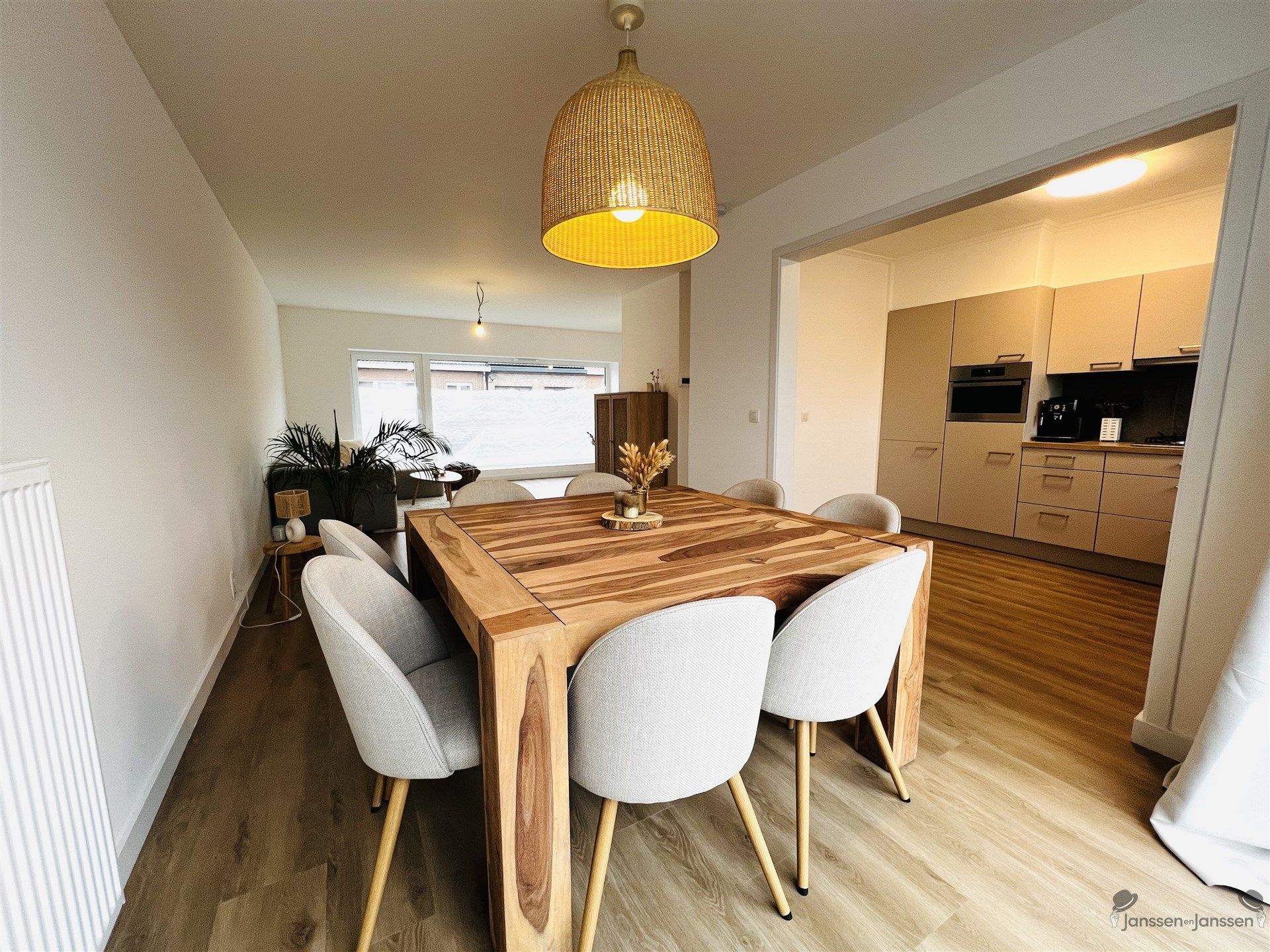 Bel-etage met inpandige garage & tuin foto 3