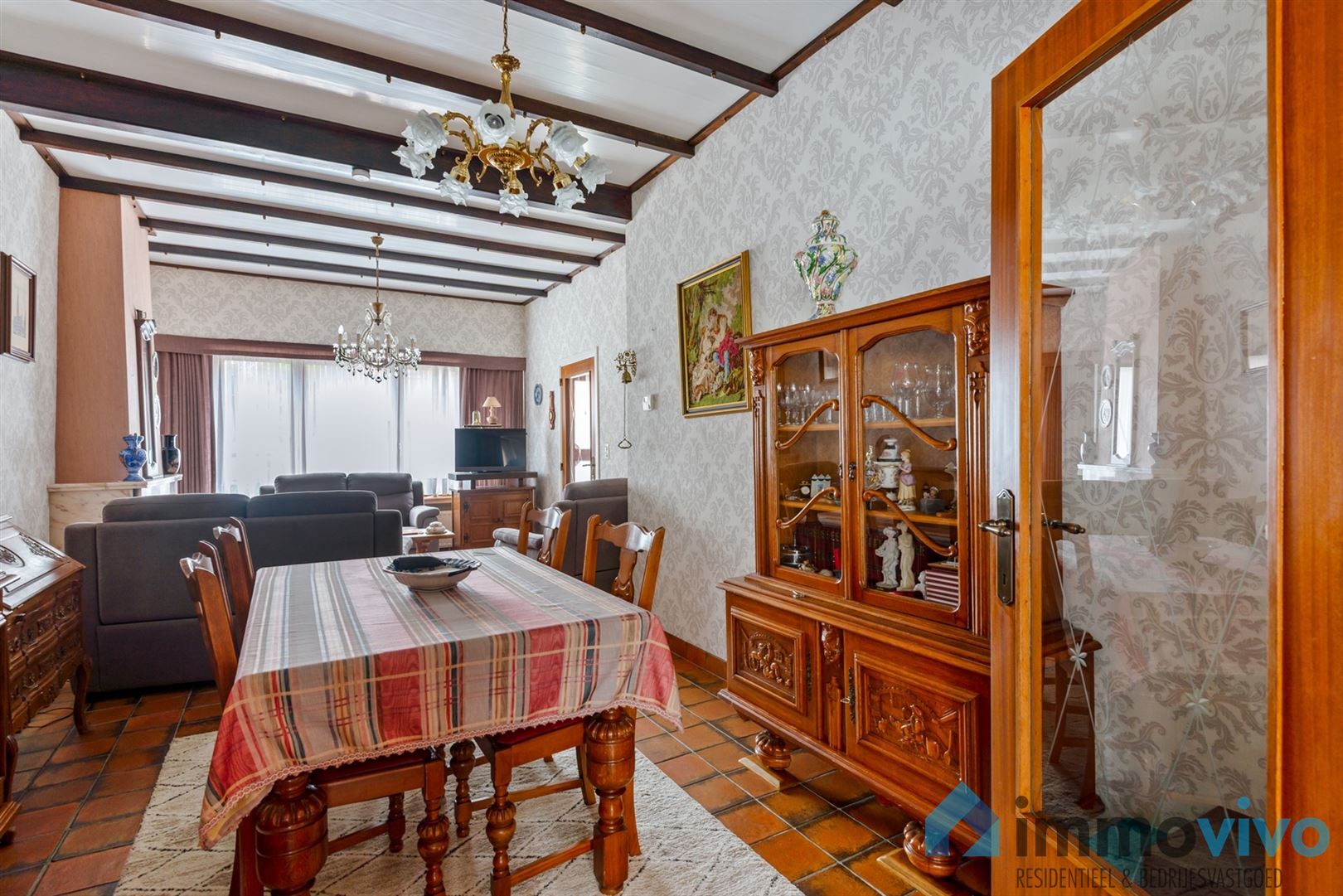 Leuke woning met renovatiepotentieel nabij het centrum foto 9