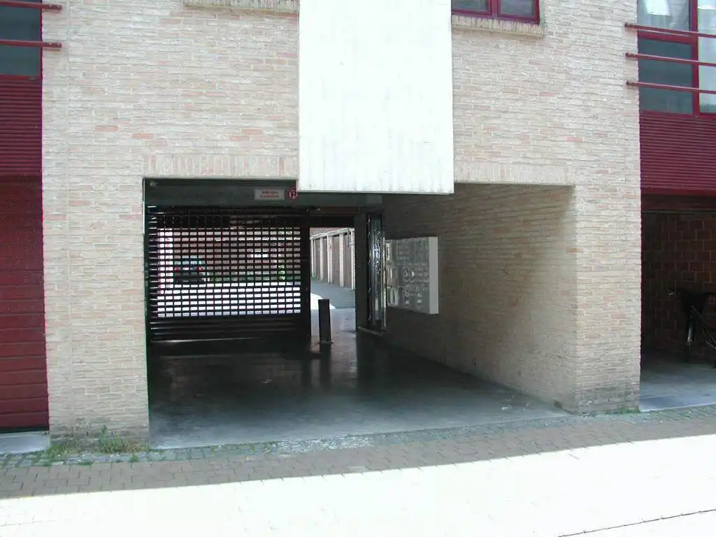 CENTRAAL GELEGEN GARAGE foto 3