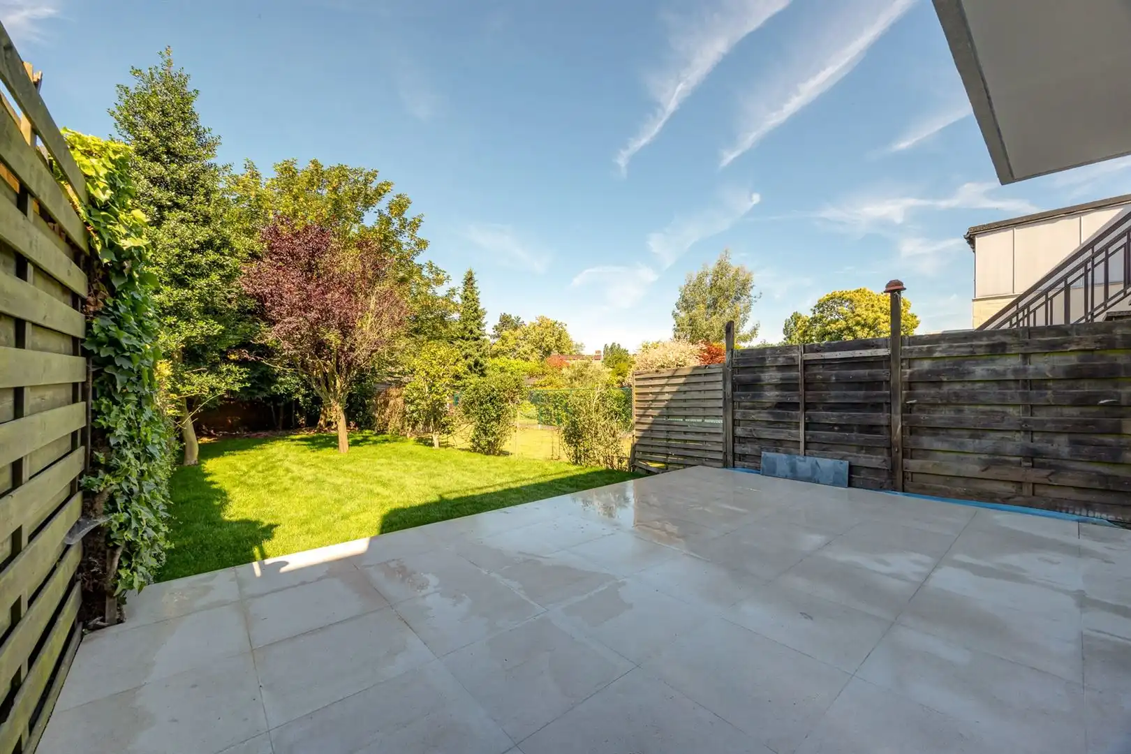Gerenoveerd gelijkvloers met zonnige tuin foto 5