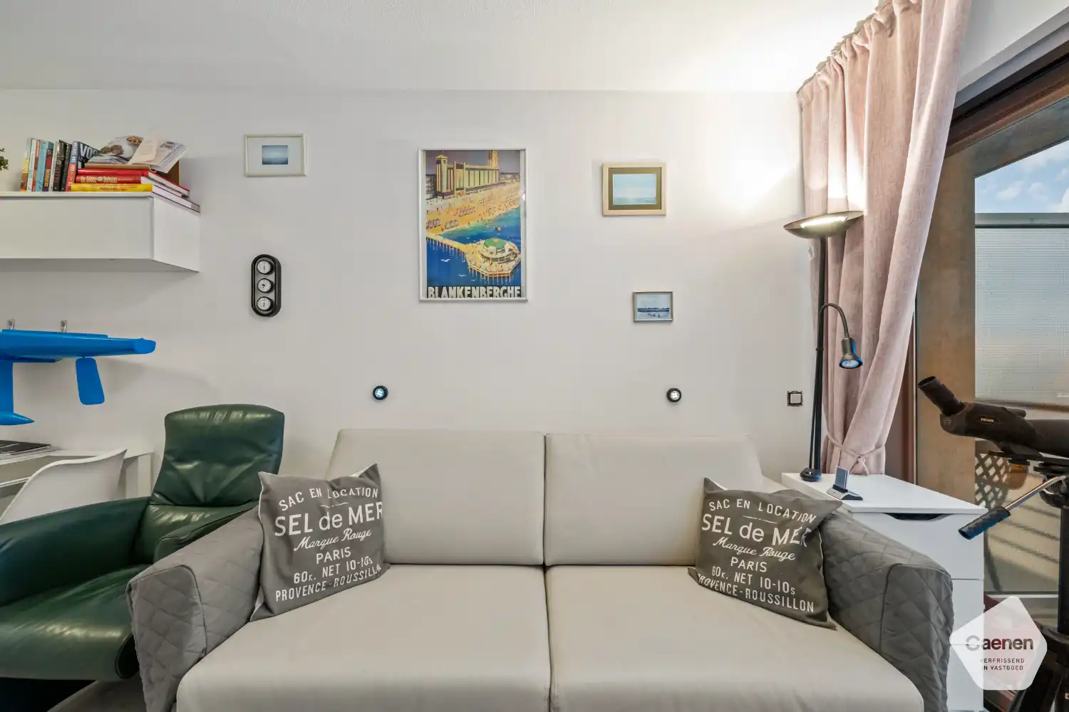 Instapklare studio met prachtig frontaal zeezicht foto 3