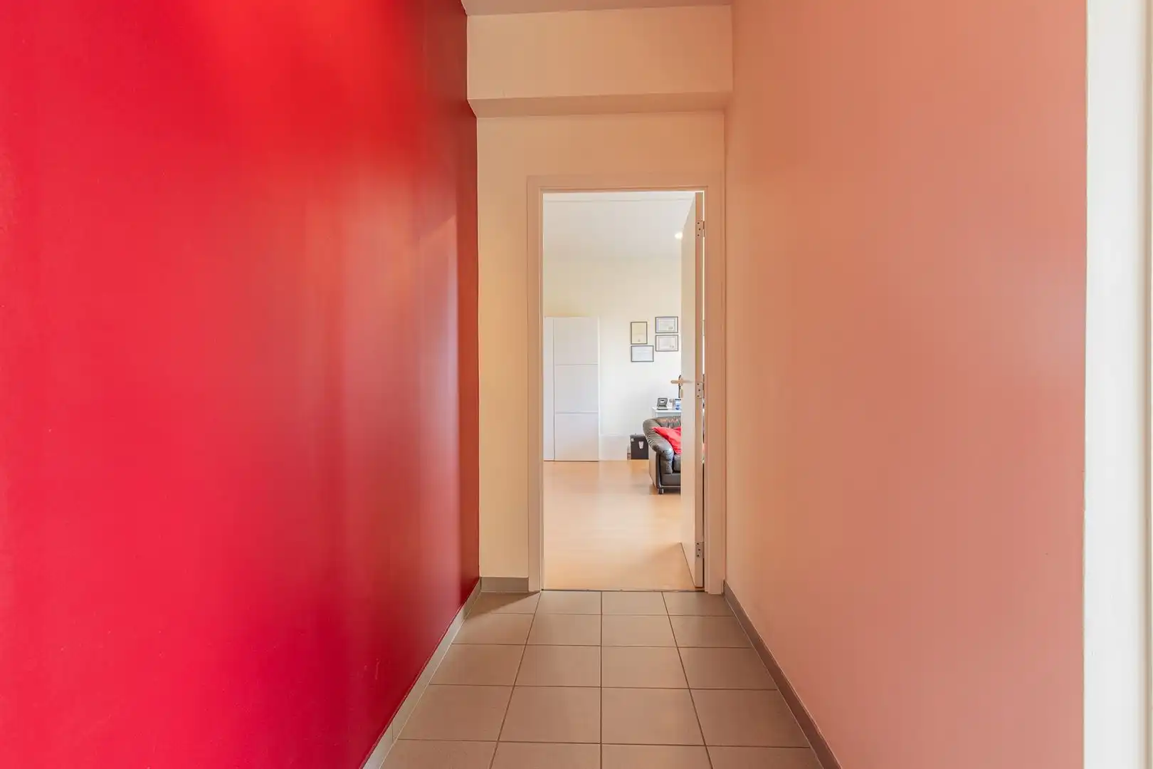 Veelzijdig handelspand met bovenliggend appartement (126m²) in centrum Dendermonde foto 2