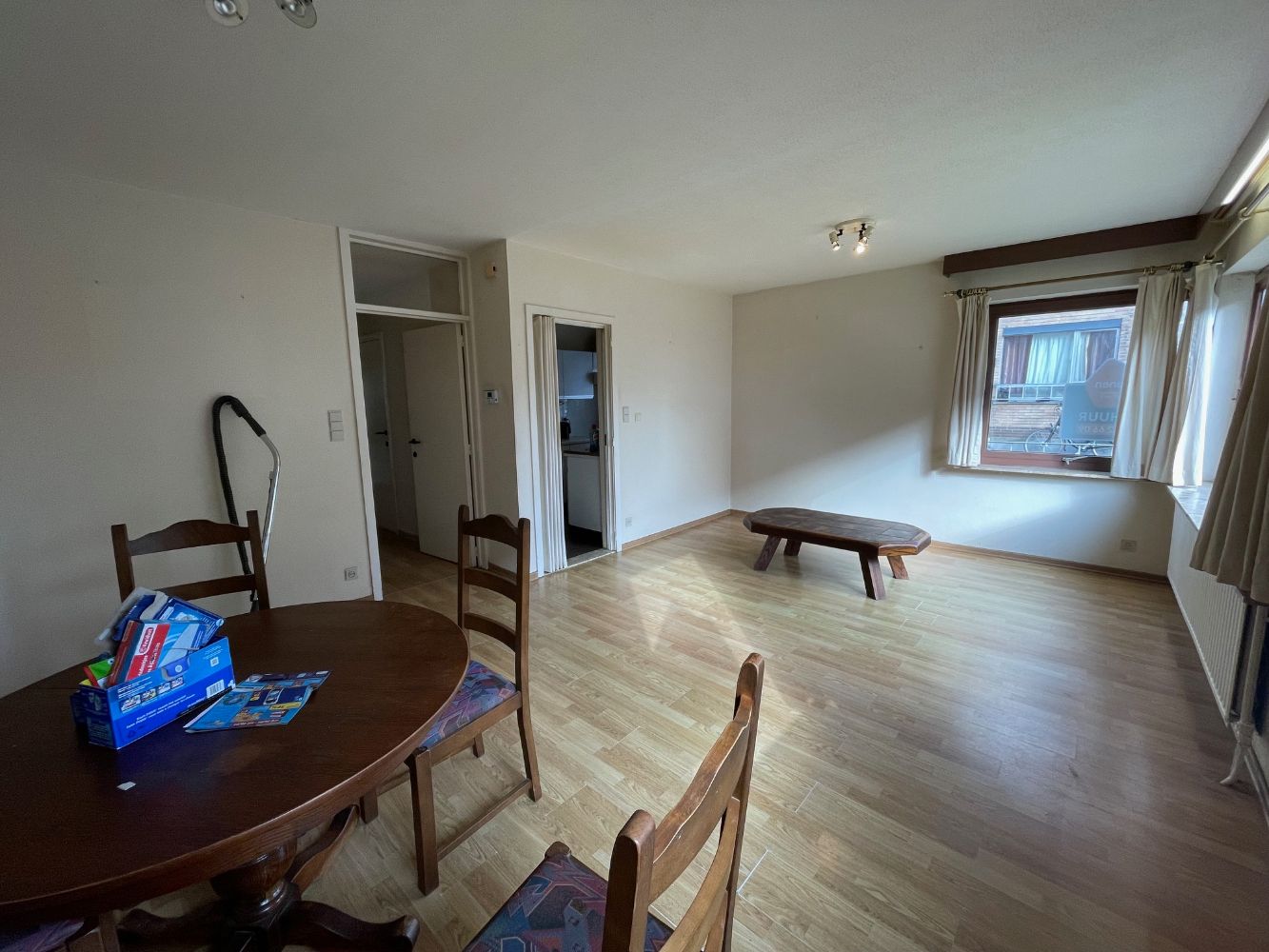 Ruim gelijkvloersappartement met twee slaapkamers en gesloten garagebox. foto 6