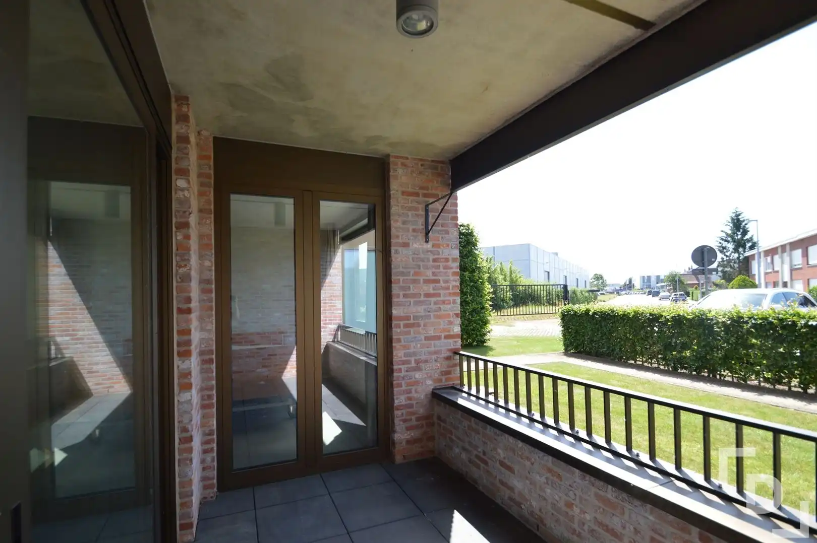 Gelijkvloers appartement met garage en terras foto 10