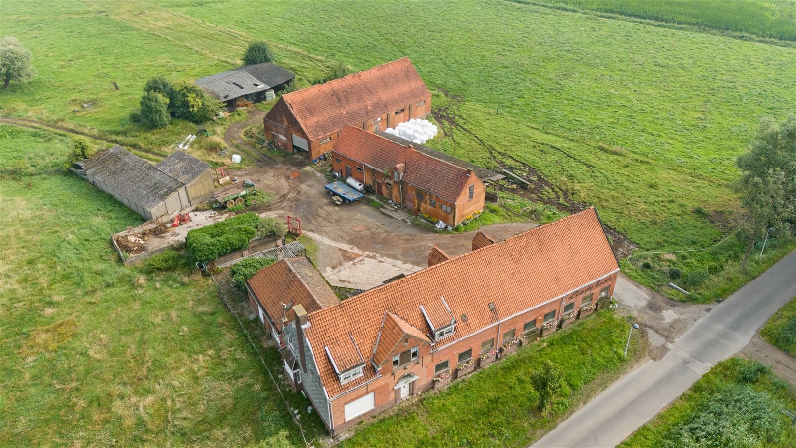 Boerderij met iets meer dan 38ha grond foto 18