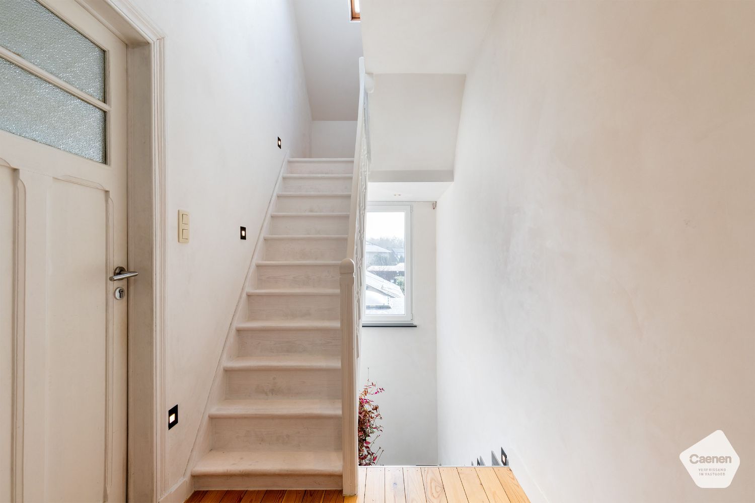 Ruime en instapklare woning met 4 slaapkamers en 3 badkamers met privé-tuin en werkplaats foto 12