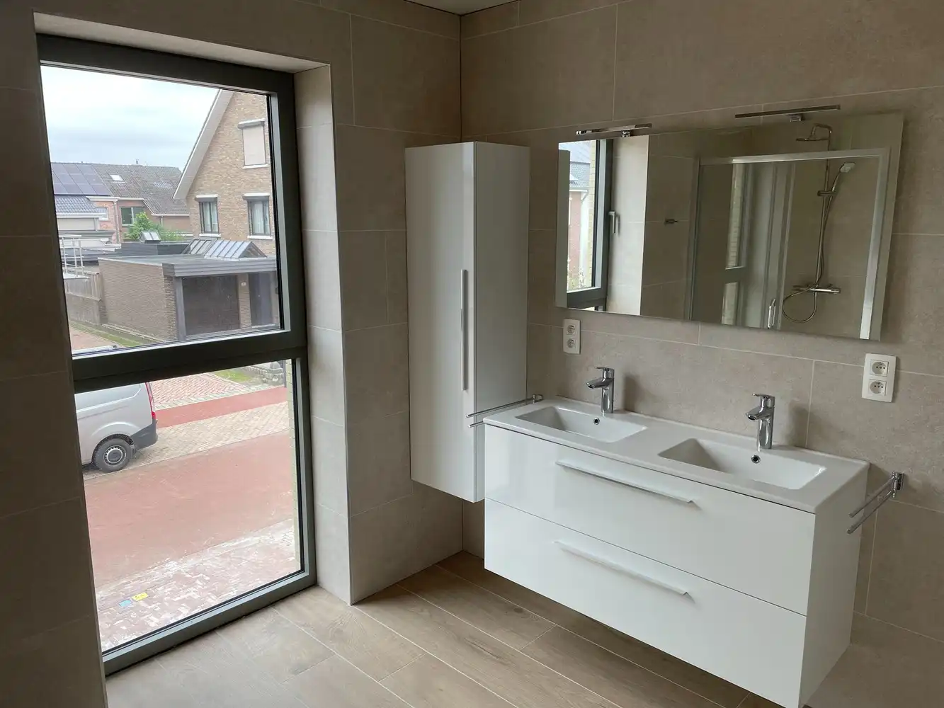 Prachtig nieuwbouw appartement van 3 jaar oud zéér rustig gelegen in het centrum met 2 slaapkamers en ruim terras. foto 6