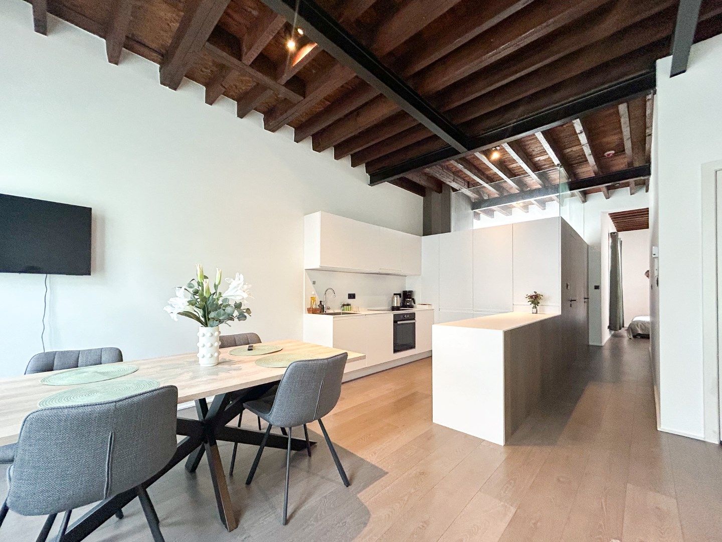 Nationalestraat N°67 – Lichtrijk wonen in de stad foto {{pictureIndex}}