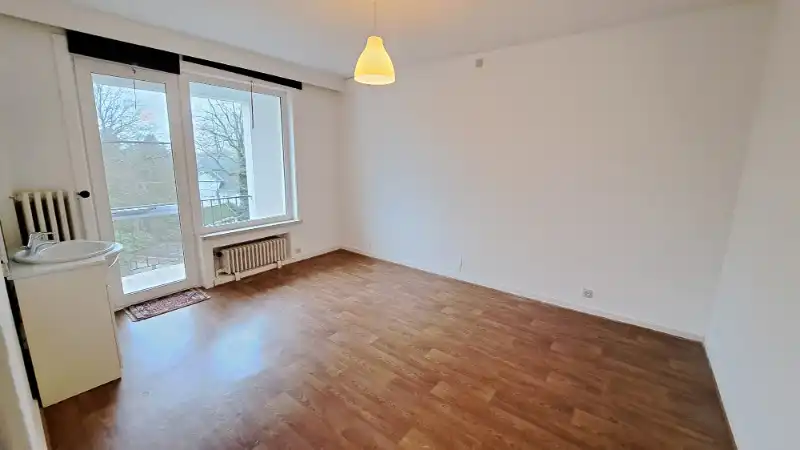 Ruim en lichtrijk 2-slaapkamerappartement met terras te koop in Sint-Michiels Brugge foto 5