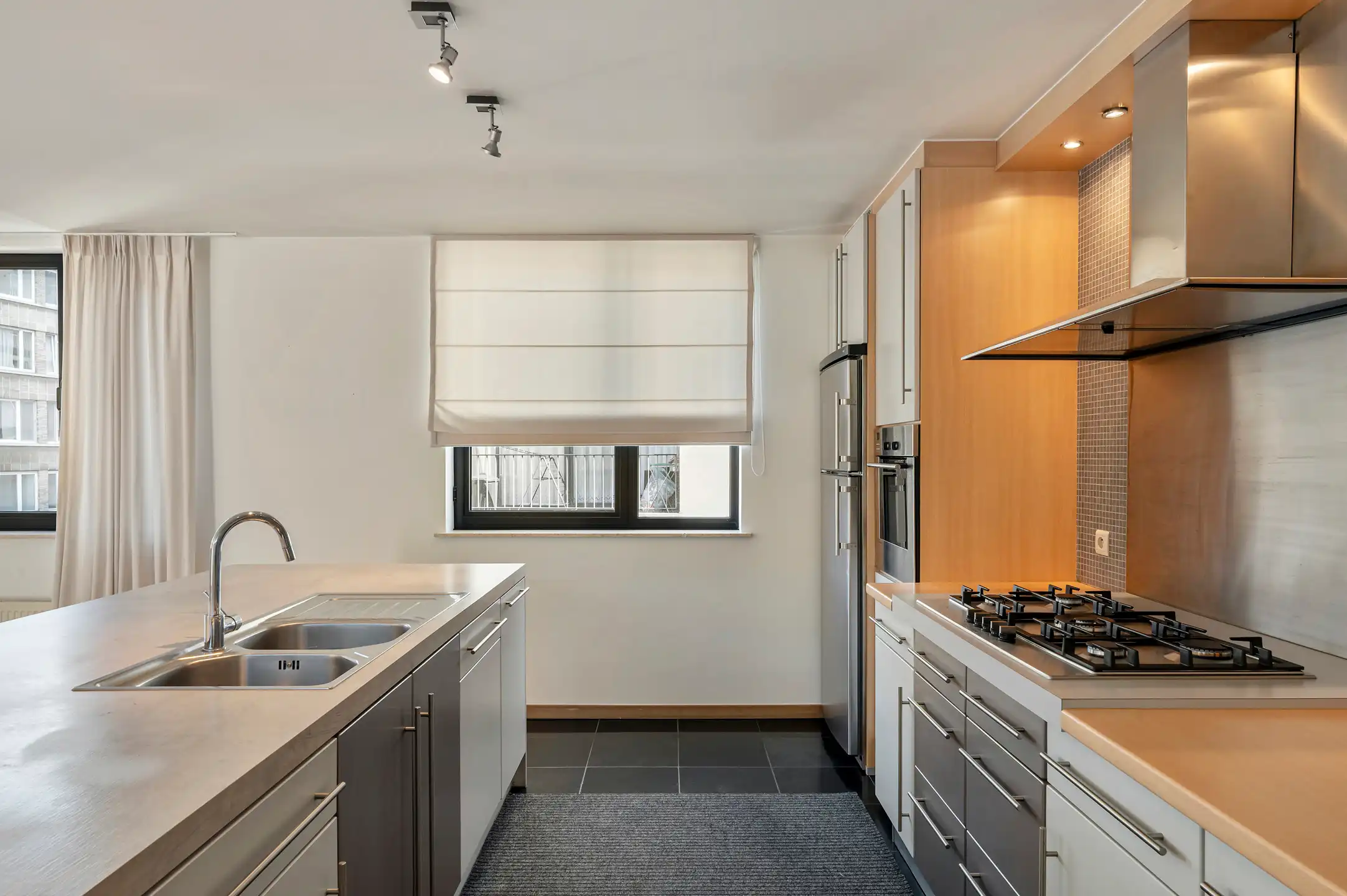 Lichtrijk duplex appartement met uitzonderlijk brede gevel foto 5