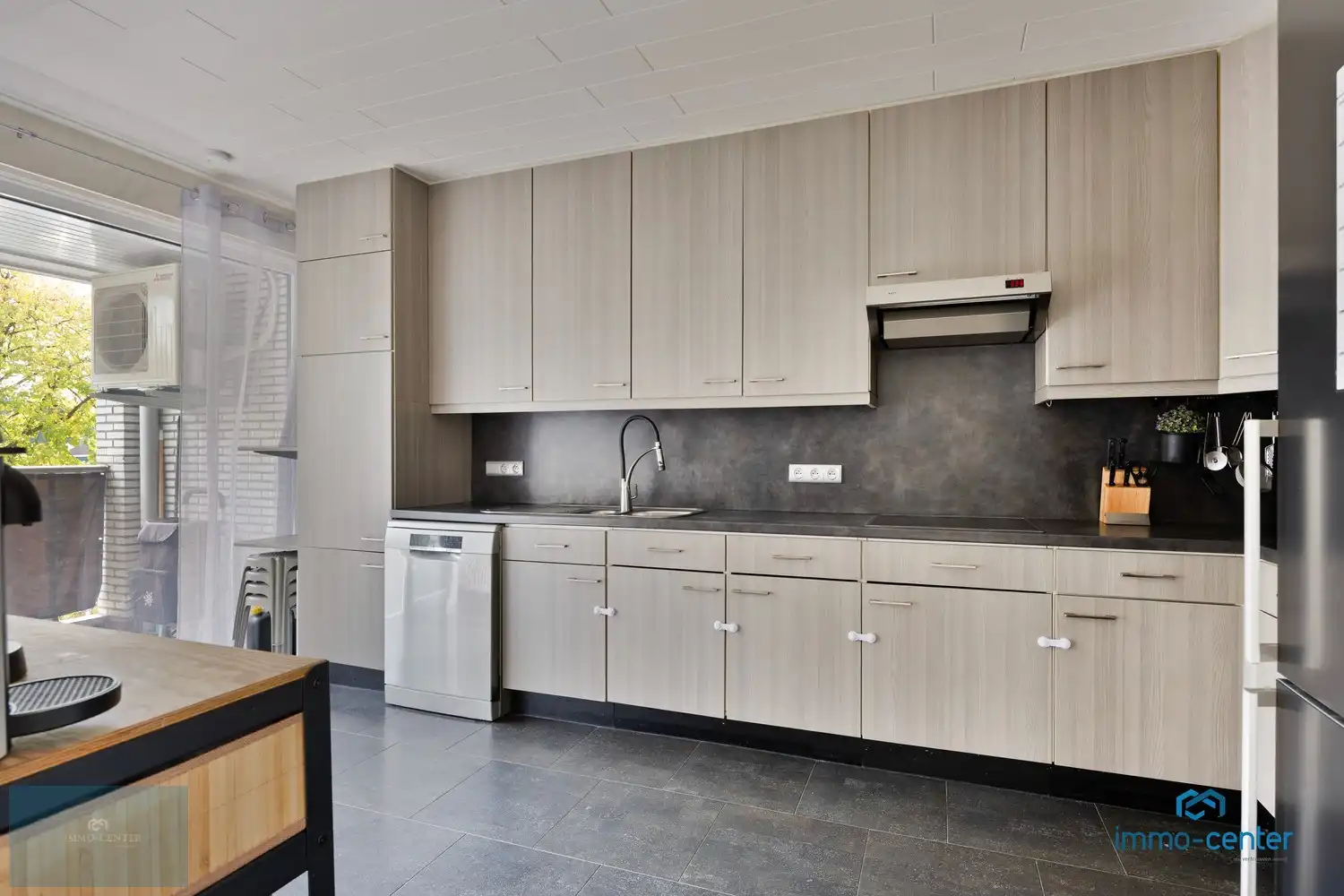 Uitzonderlijk verzorgd appartement met 3 slaapkamers en eigen parkeerplaats in Diepenbeek. foto 7