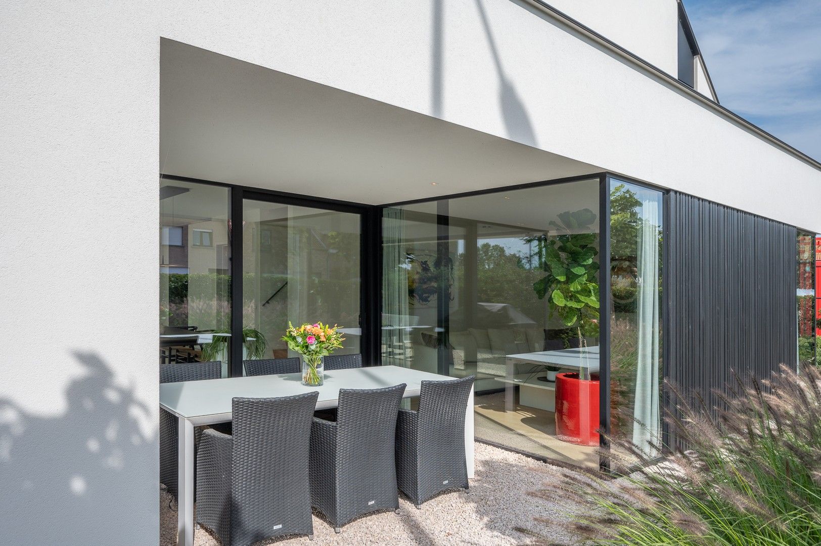 Prachtige hedendaagse villa met zonnige tuin en terrassen op fietsafstand van de zee. foto 17