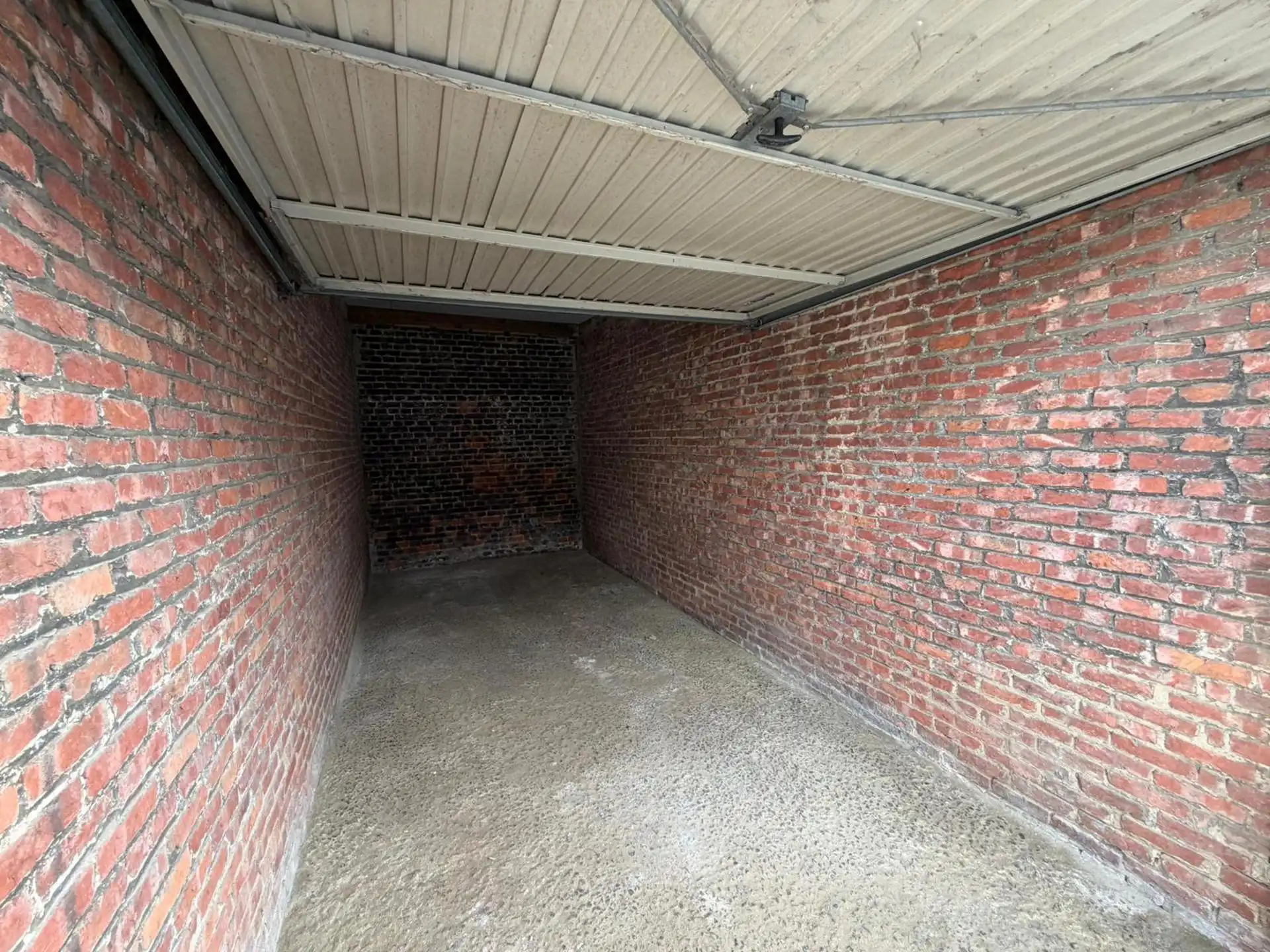 Garageboxen te huur op uitstekende locatie foto 6