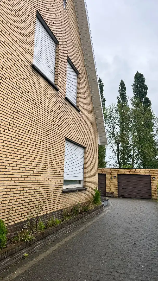Grote woning op 675 m² met dubbele garage, landelijk zicht en zoveel meer. foto 9