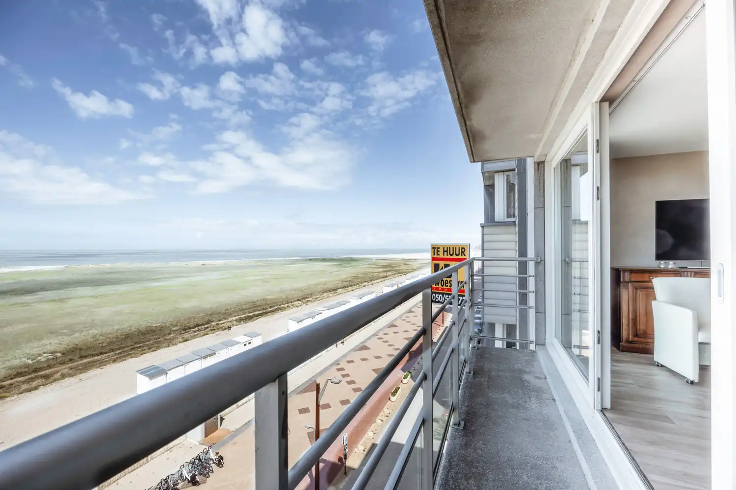 Ruim appartement met prachtig zeezicht foto 9